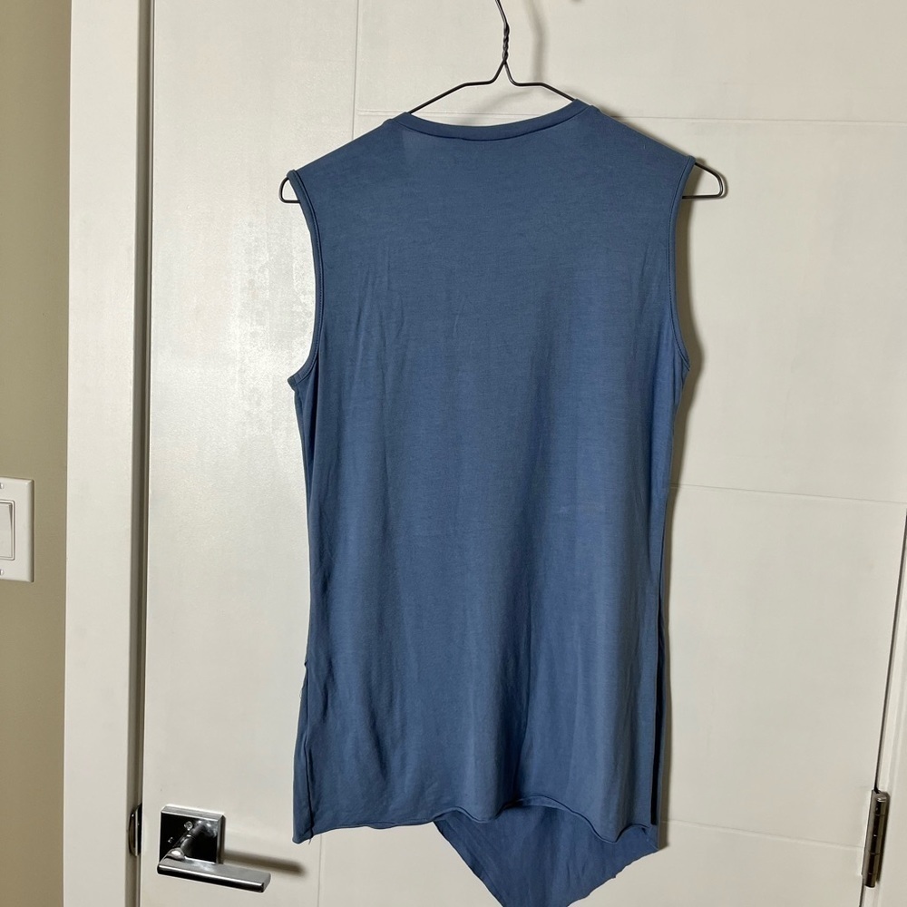 HARVE Benard Asymmetrical Length Sleeveless Top - Picture 4 of 7